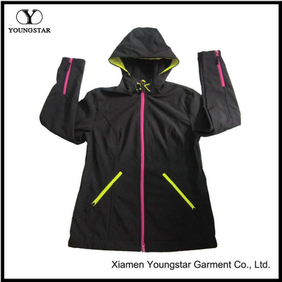Ys-1072 Ladies Black Fleece Waterproof Breathable Softshell Jacket with Hood Women′s